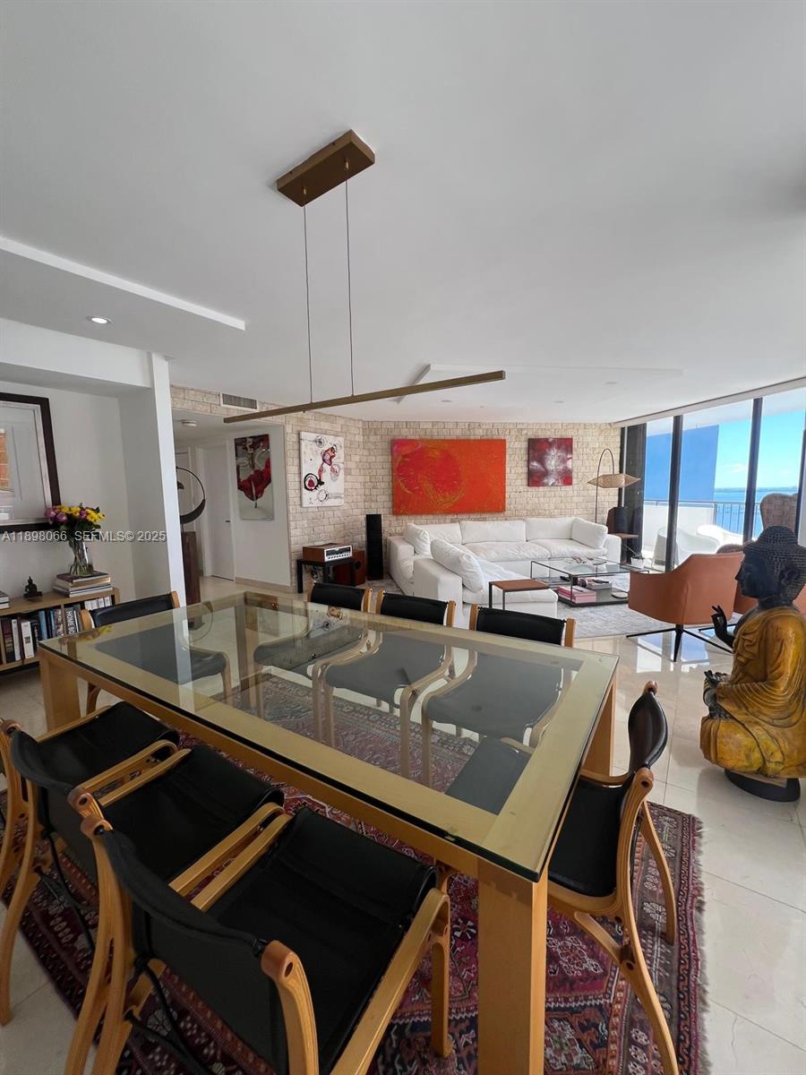 VILLA REGINA CONDO - Residential