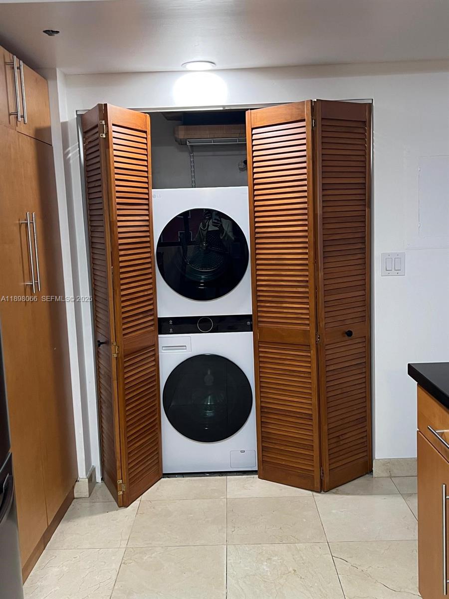 VILLA REGINA CONDO - Residential