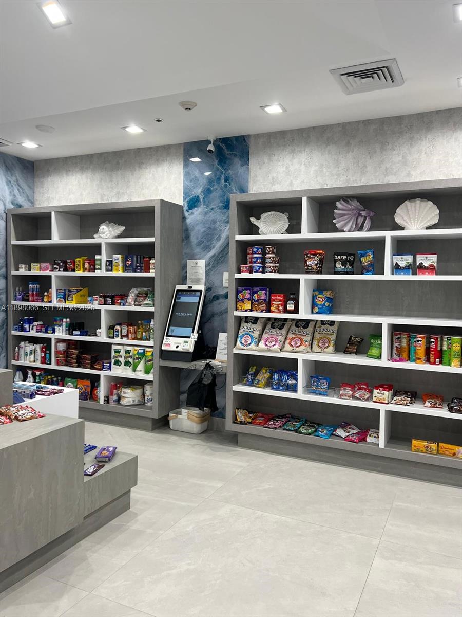 VILLA REGINA CONDO - Residential