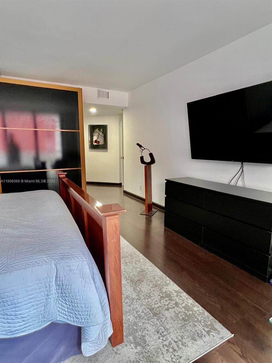 VILLA REGINA CONDO - Residential