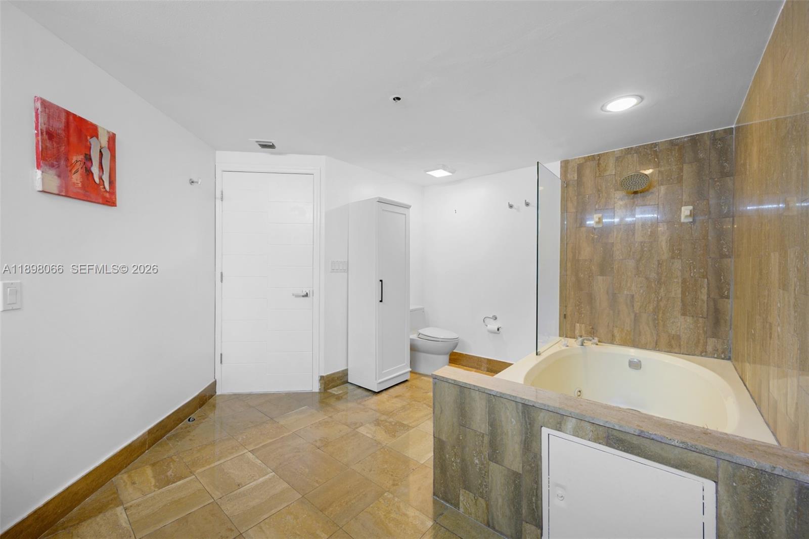 VILLA REGINA CONDO - Residential