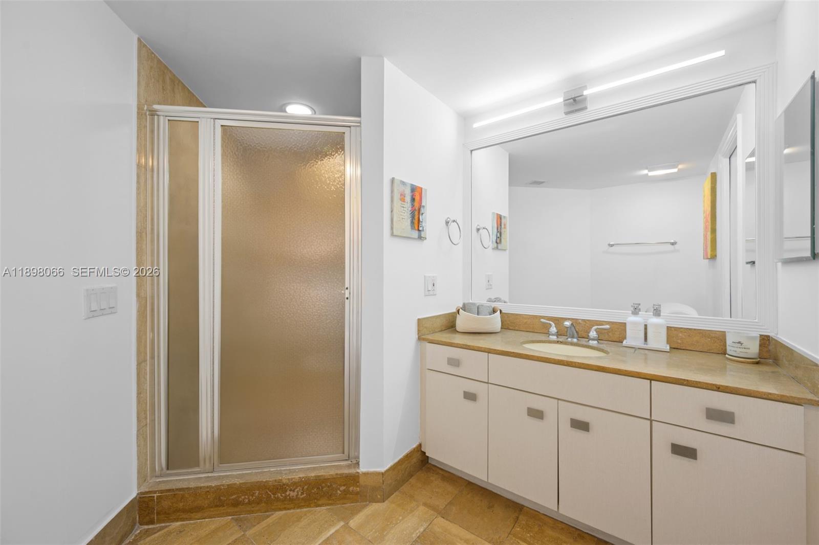 VILLA REGINA CONDO - Residential