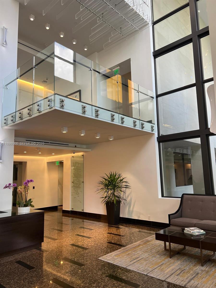 VILLA REGINA CONDO - Residential