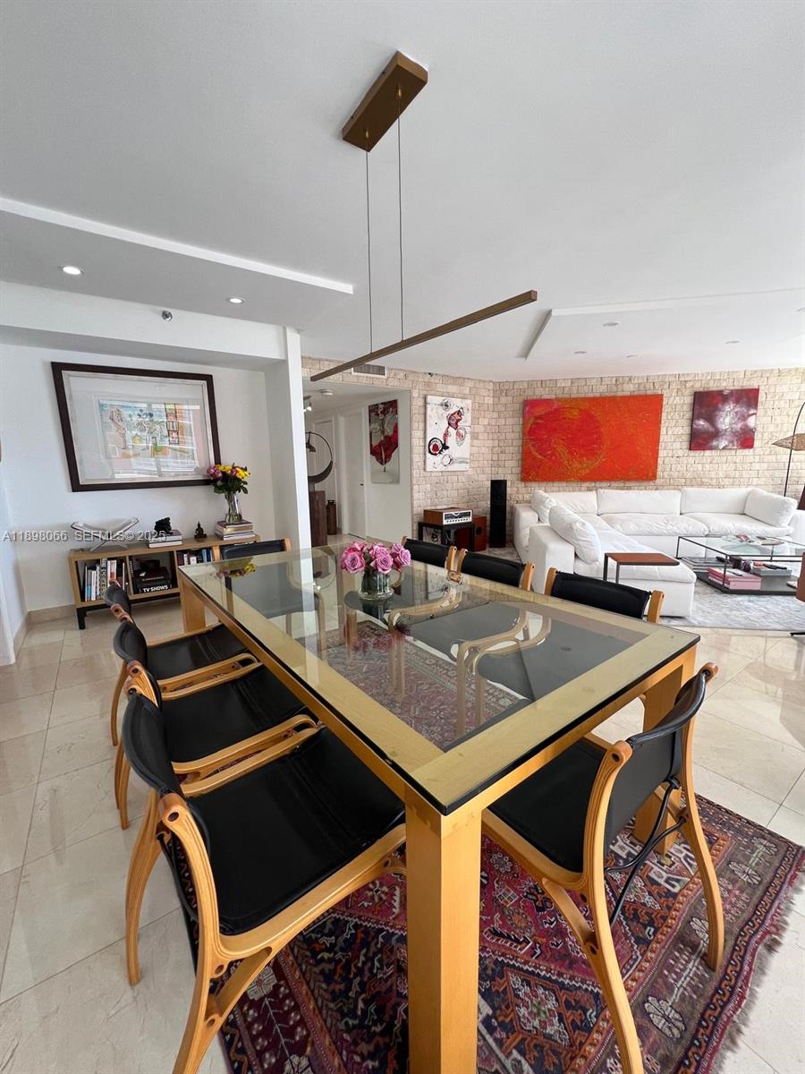 1581 Brickell Ave 2005