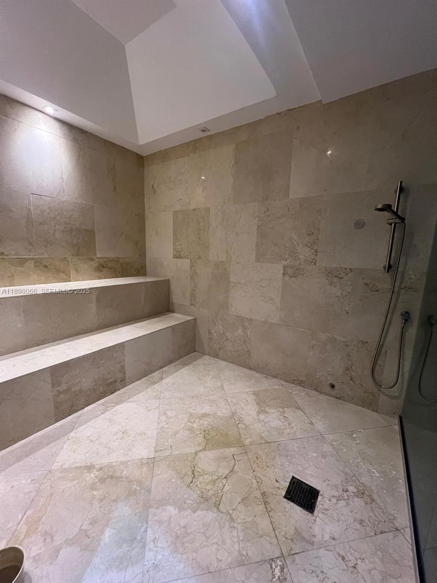 VILLA REGINA CONDO - Residential