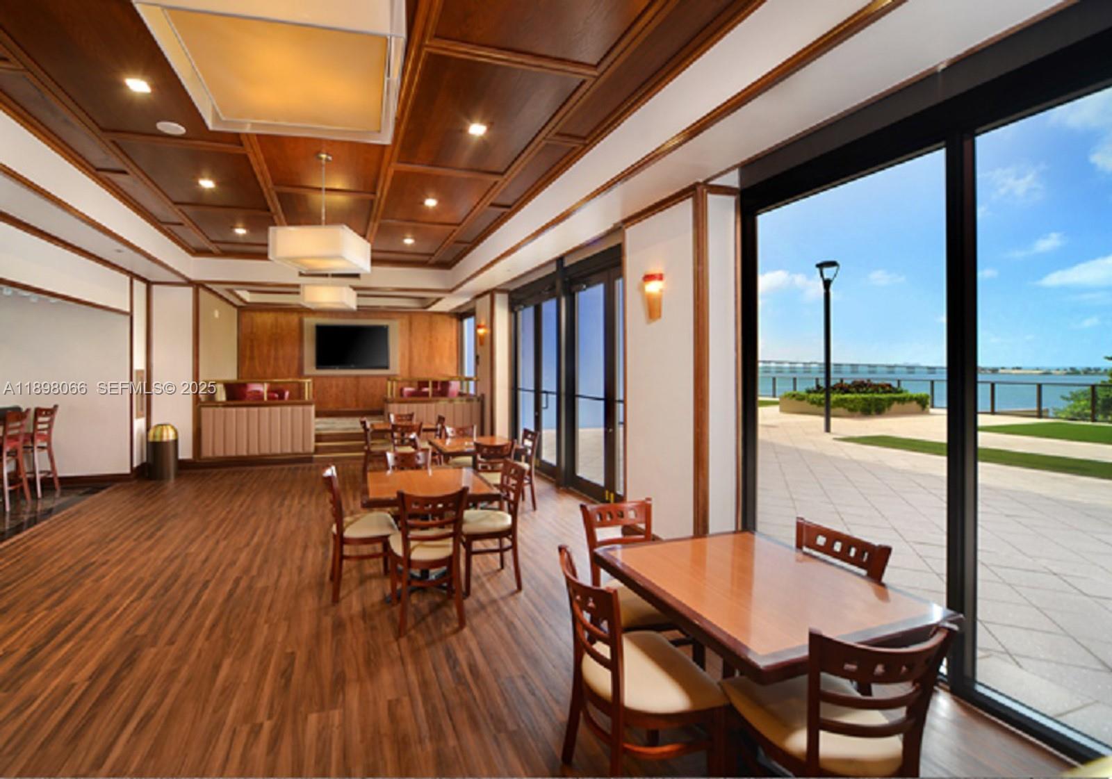 VILLA REGINA CONDO - Residential