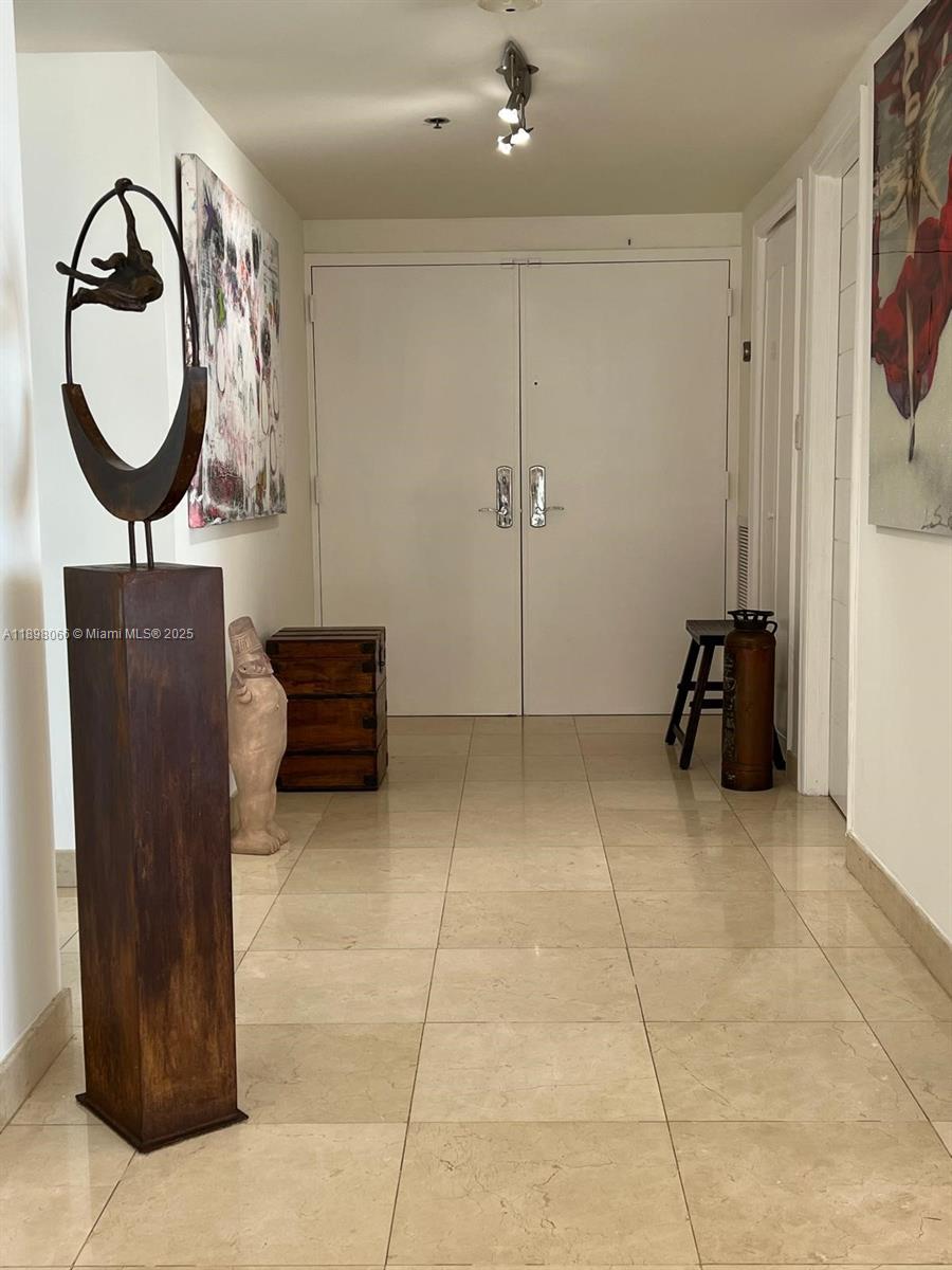 VILLA REGINA CONDO - Residential