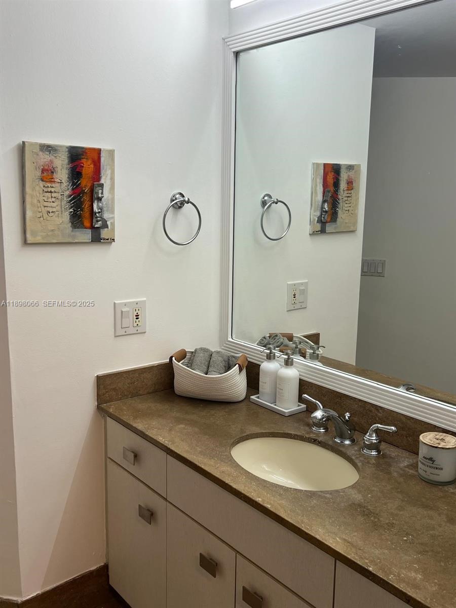 VILLA REGINA CONDO - Residential