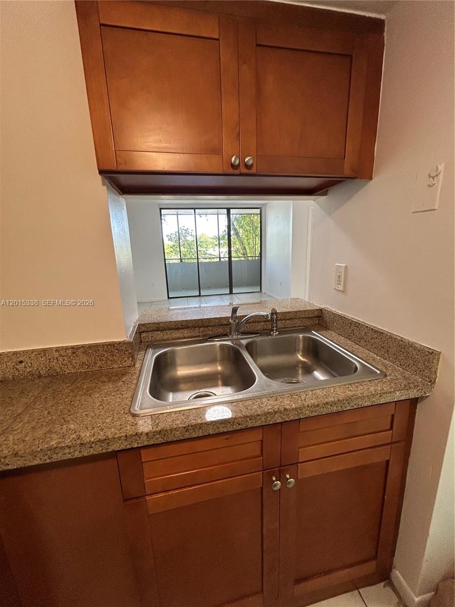 VERABELLA FALLS CONDO - Residential Lease
