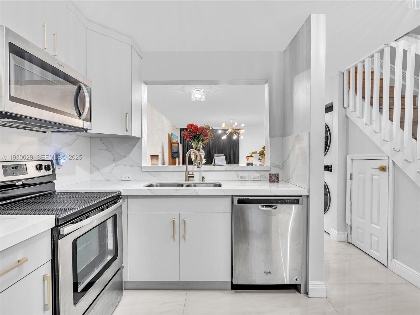 S & R OF INVERRARY - Residential Lease