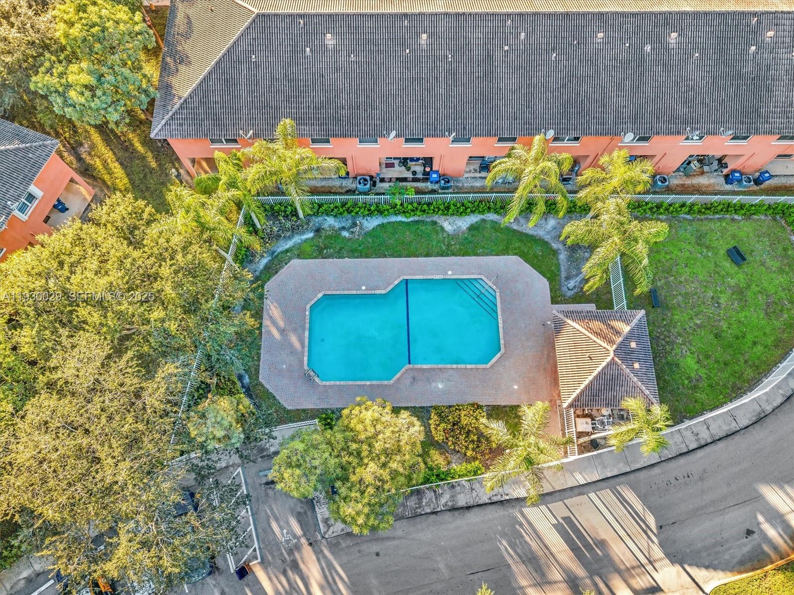 S & R OF INVERRARY - Residential Lease