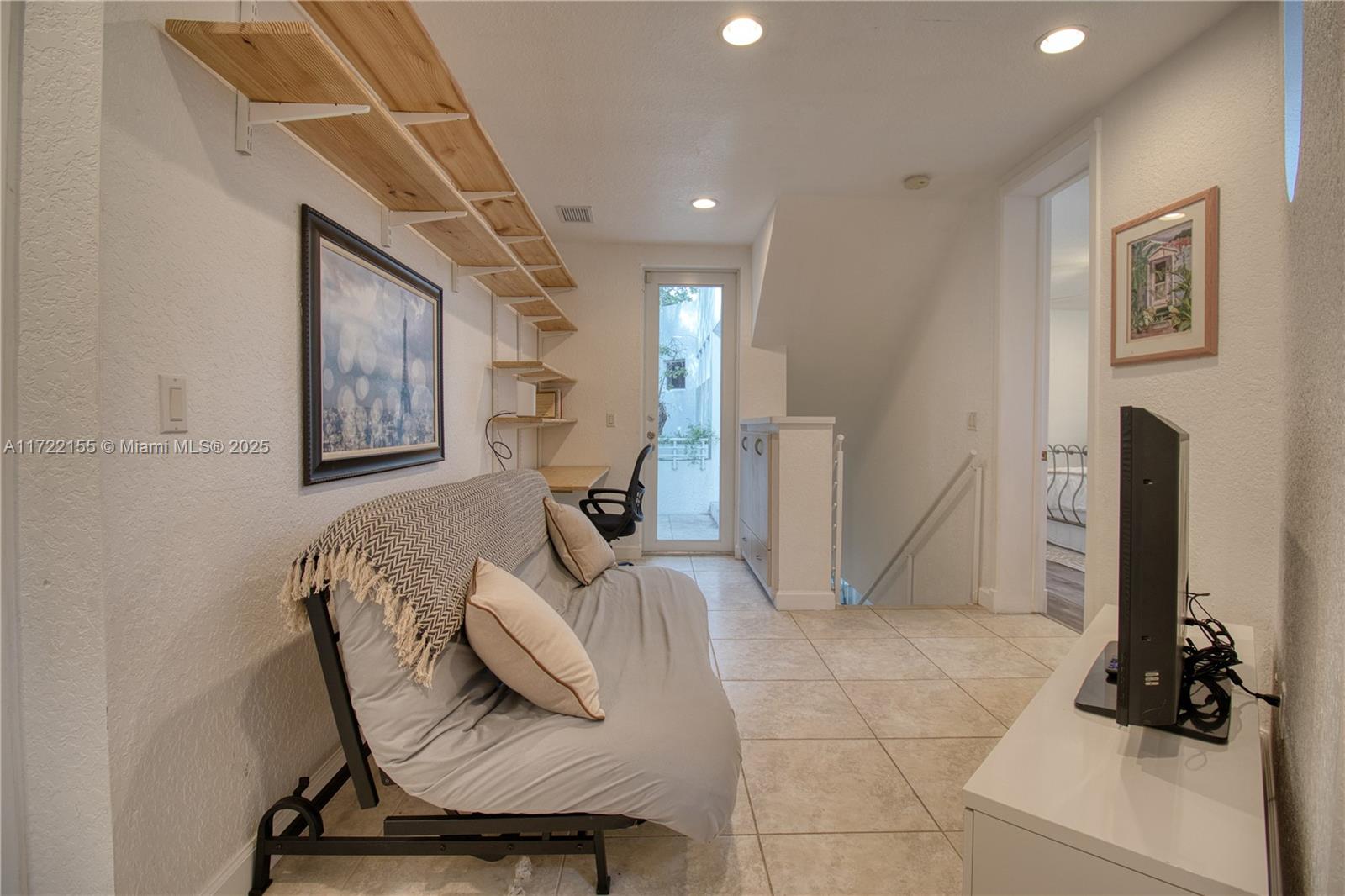 RHODES AMD NEW BISC - Residential Lease