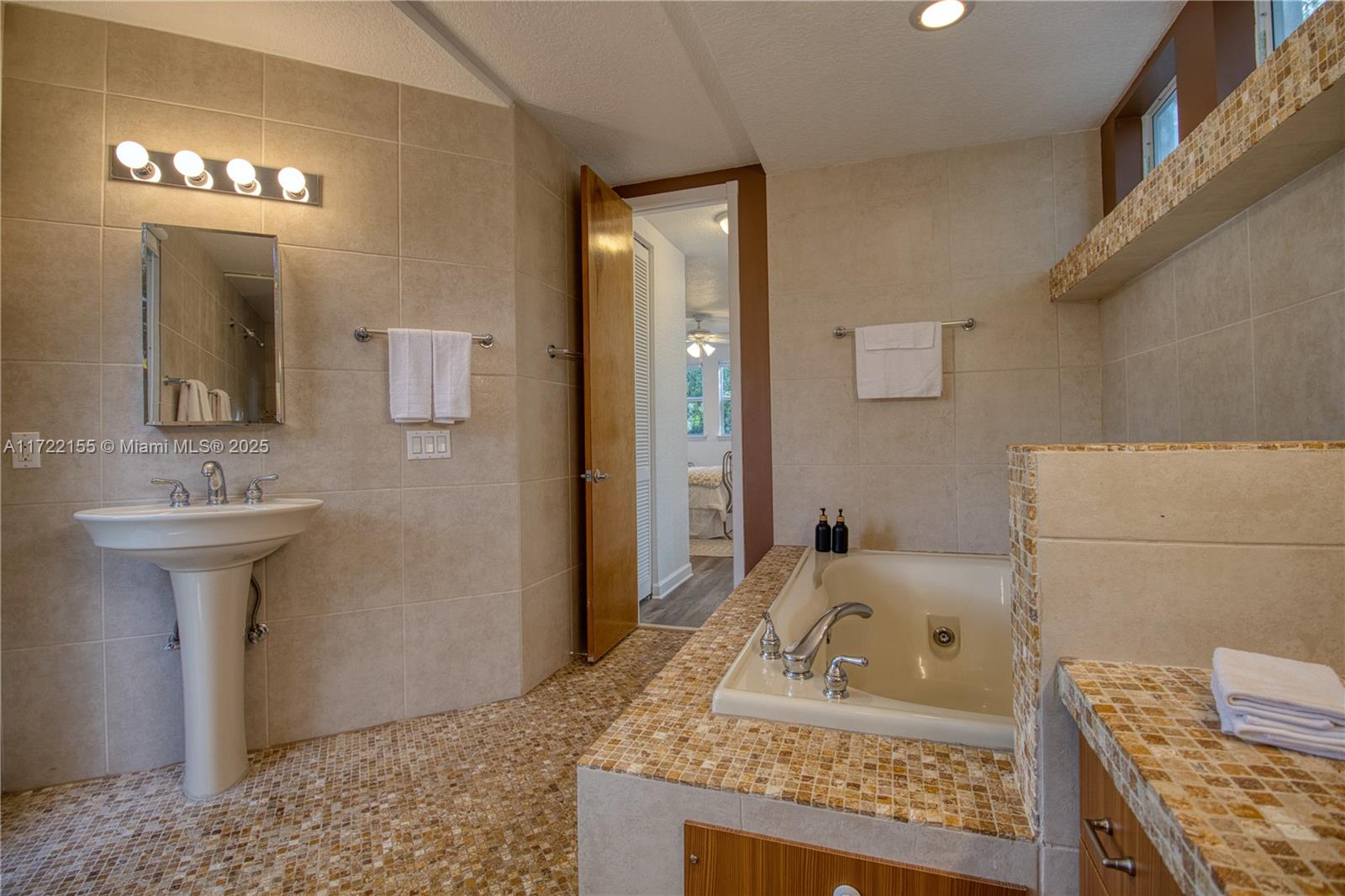 RHODES AMD NEW BISC - Residential Lease