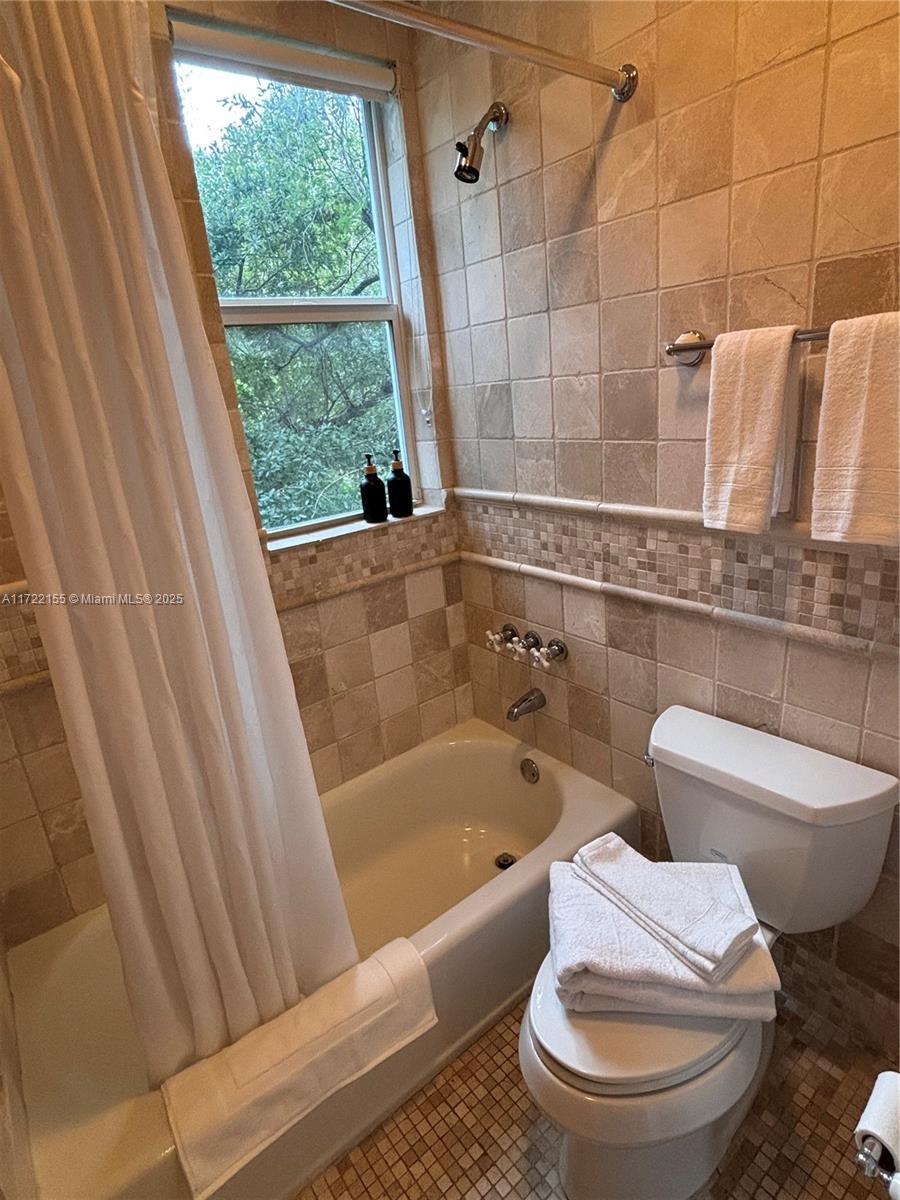 RHODES AMD NEW BISC - Residential Lease