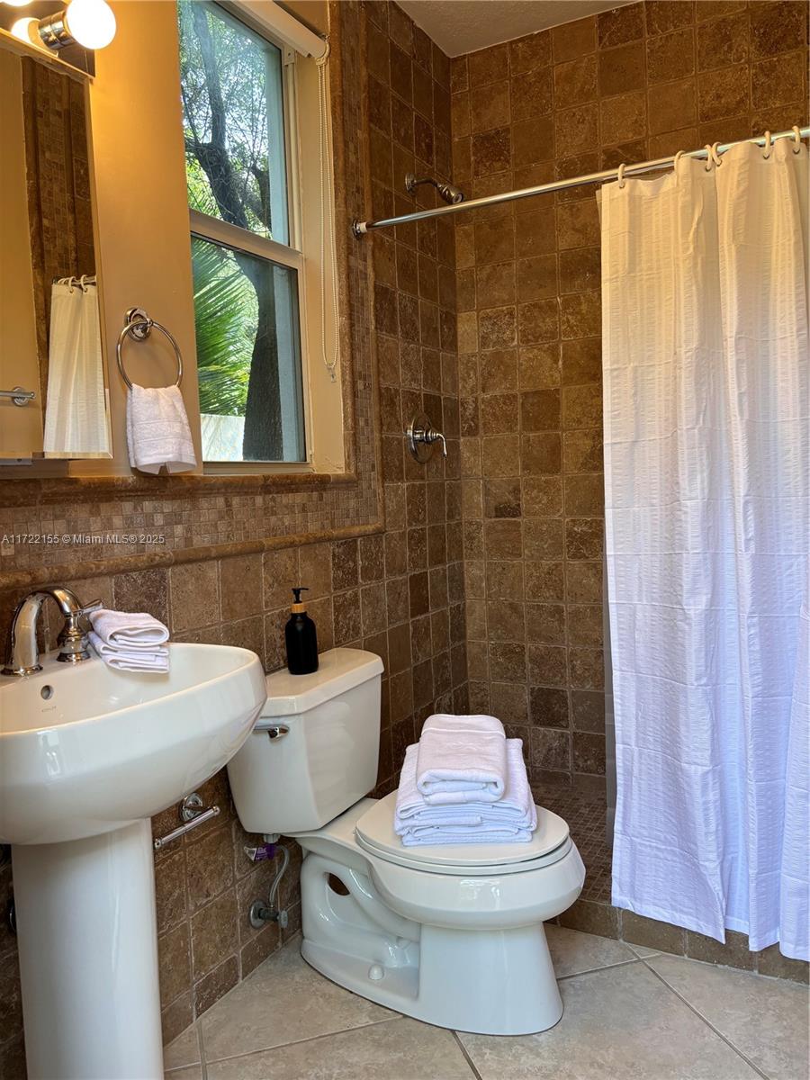 RHODES AMD NEW BISC - Residential Lease