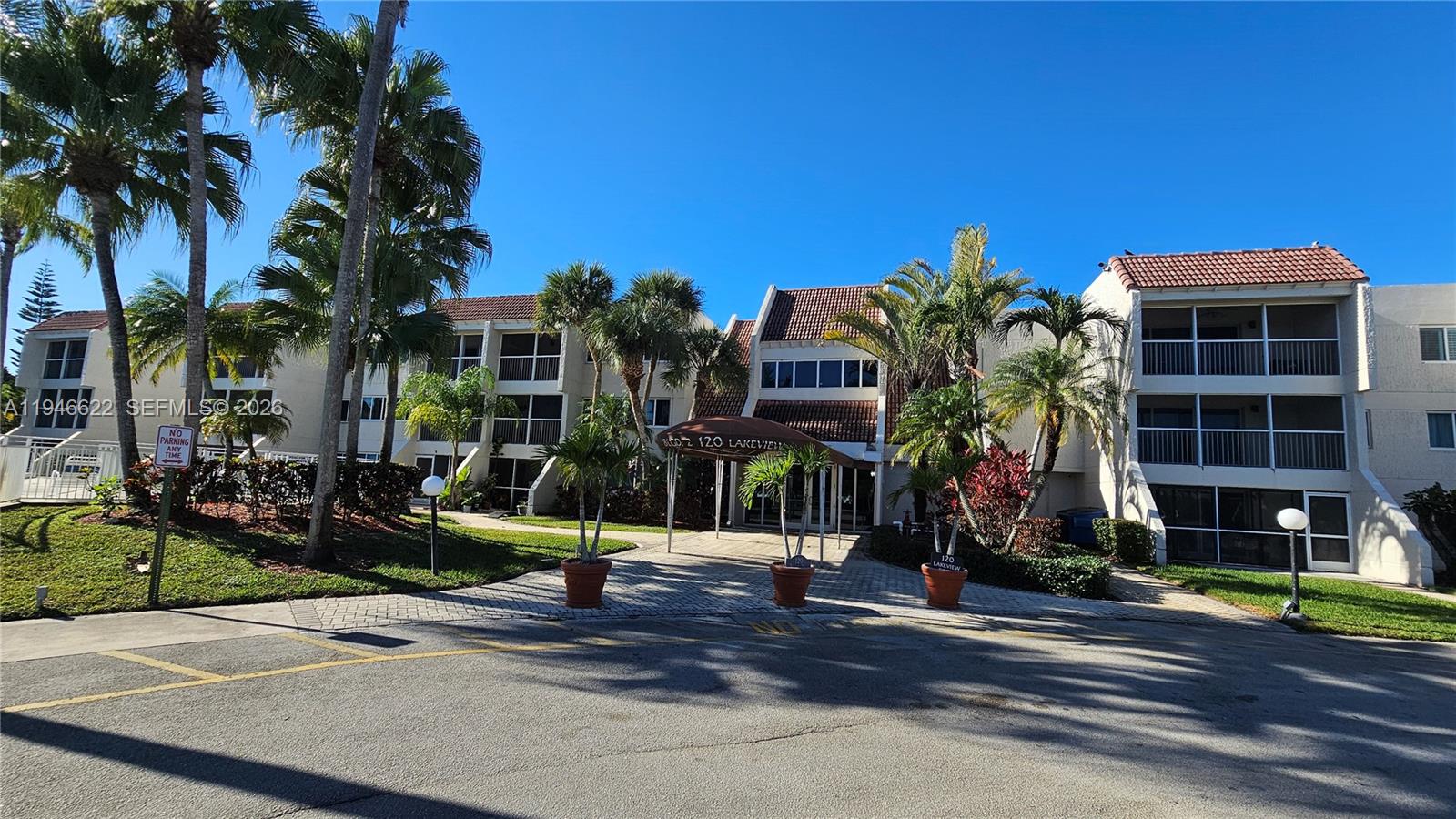 Racquet Club Apts at Bonav - Residential