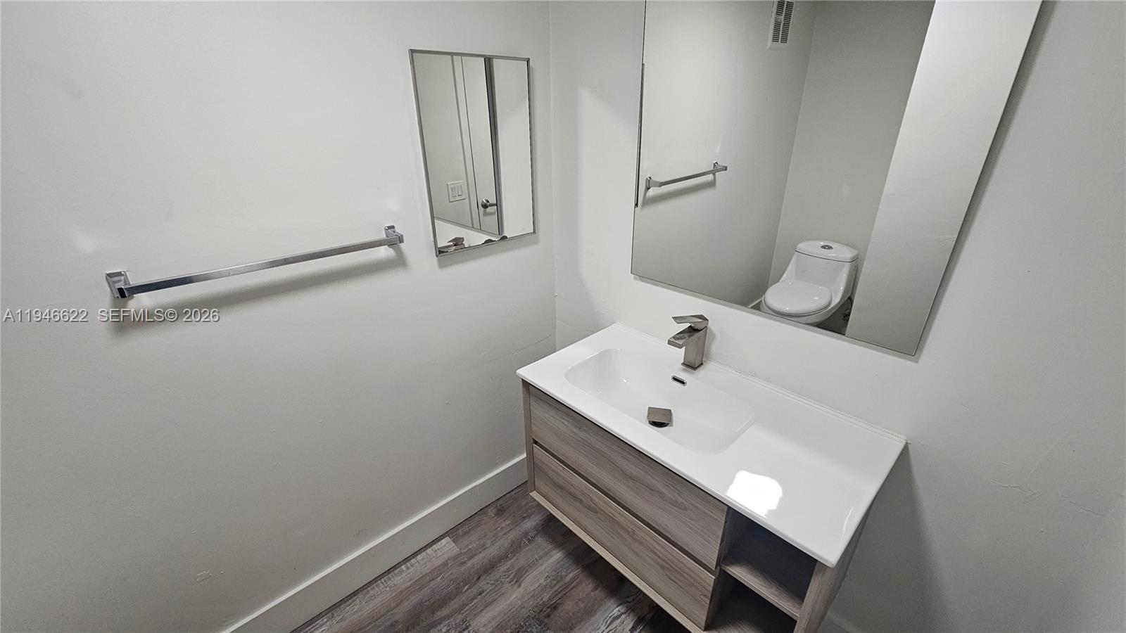 Racquet Club Apts at Bonav - Residential