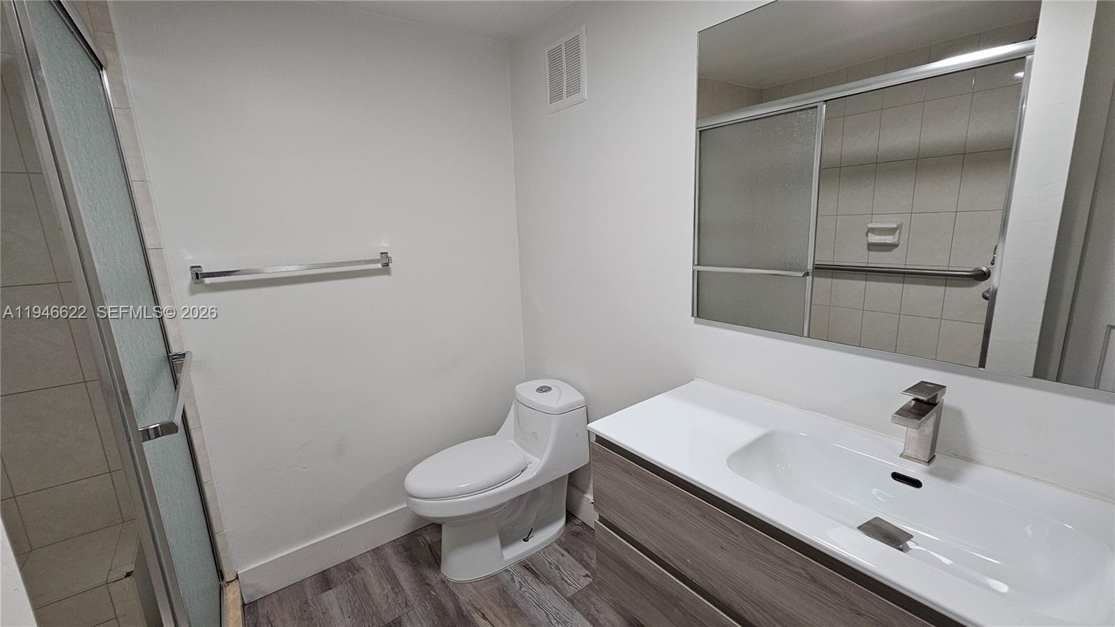 Racquet Club Apts at Bonav - Residential