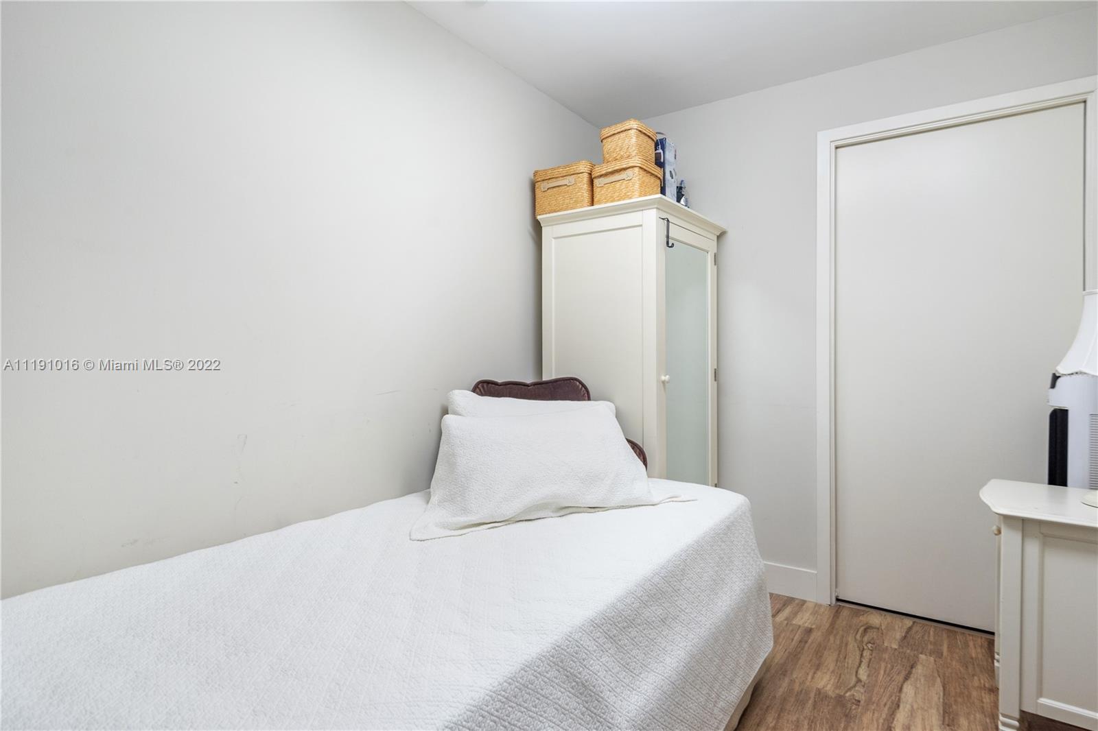 OCEANA KEY BISCAYNE CONDO - Residential