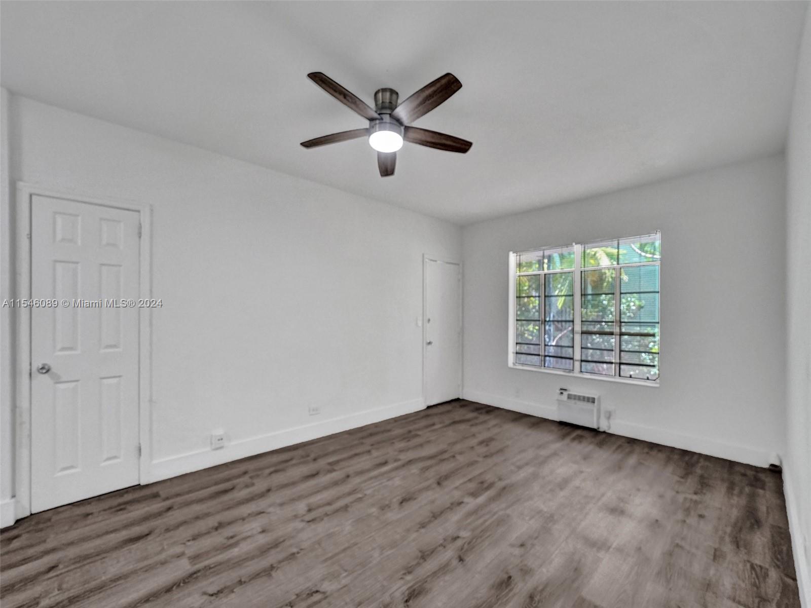 Large two bedroom renovated with a view on a beautiful garden.
Gated community. Laundry on site.
Easy to approve.