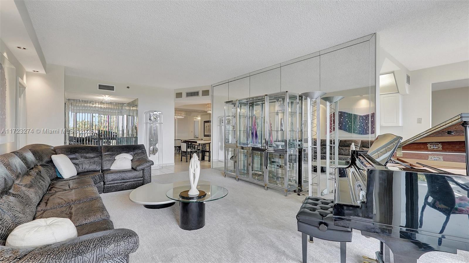 20281 E Country Club Dr M6