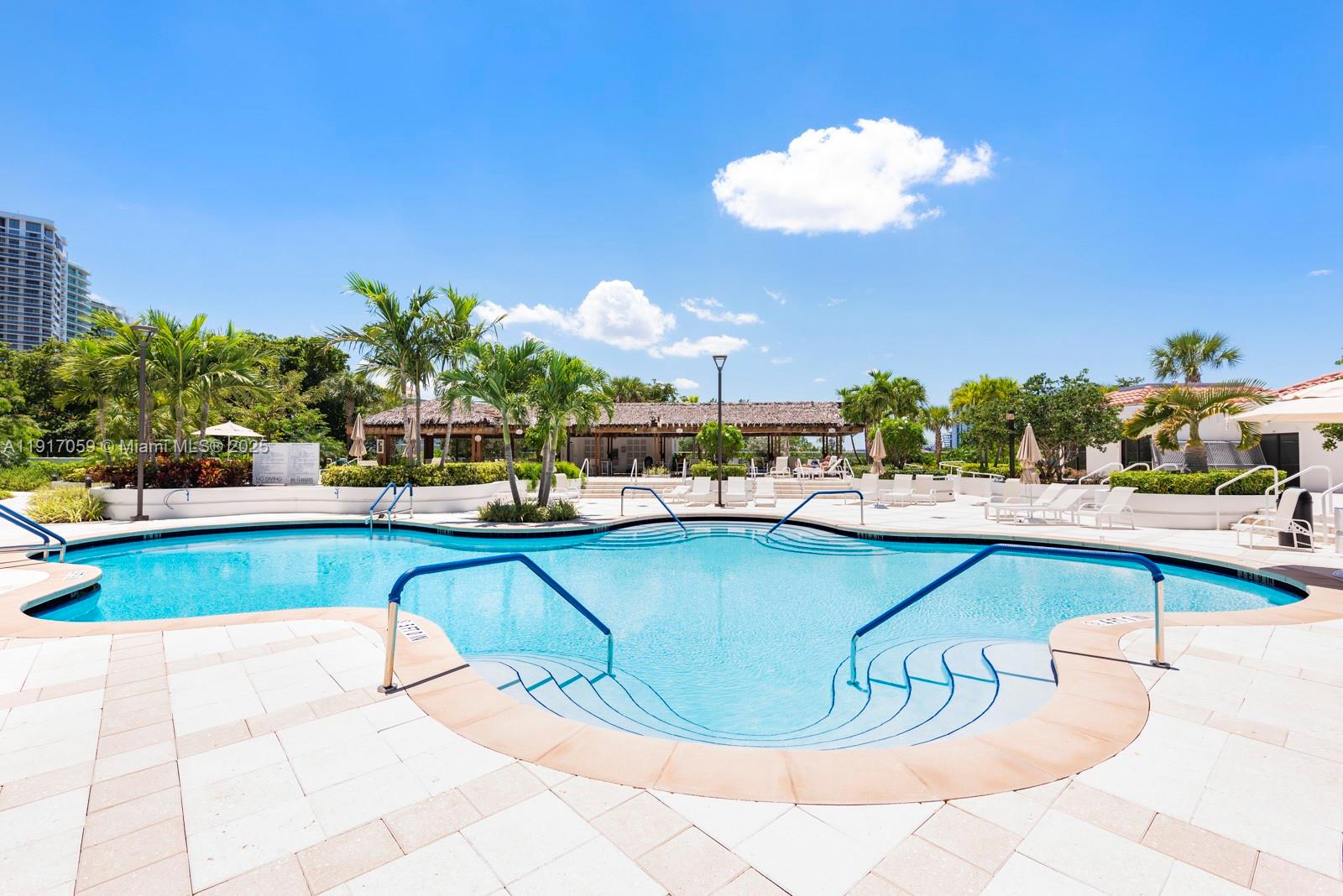 HAMPTONS WEST - Residential