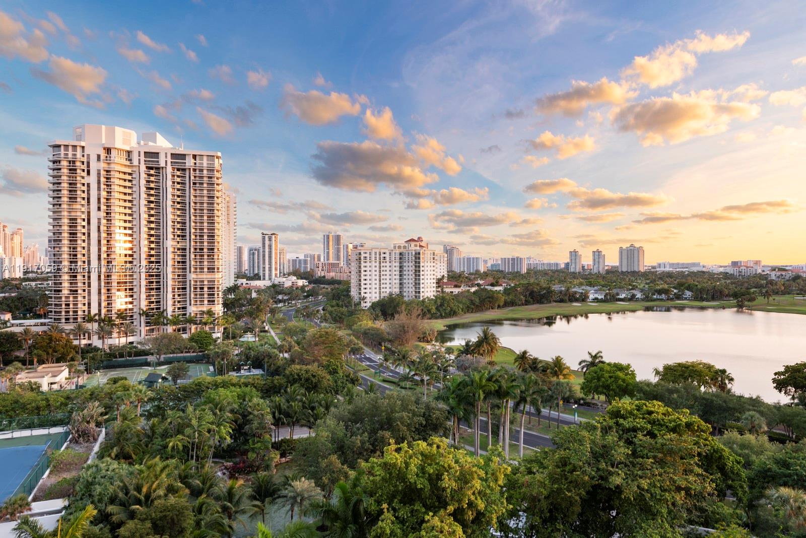 HAMPTONS WEST - Residential