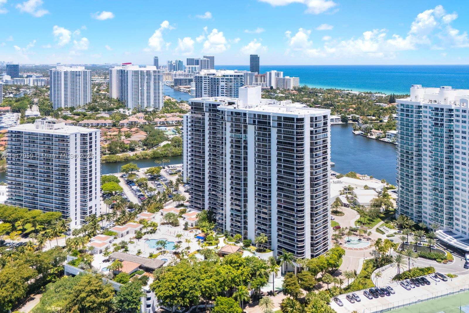 HAMPTONS WEST - Residential