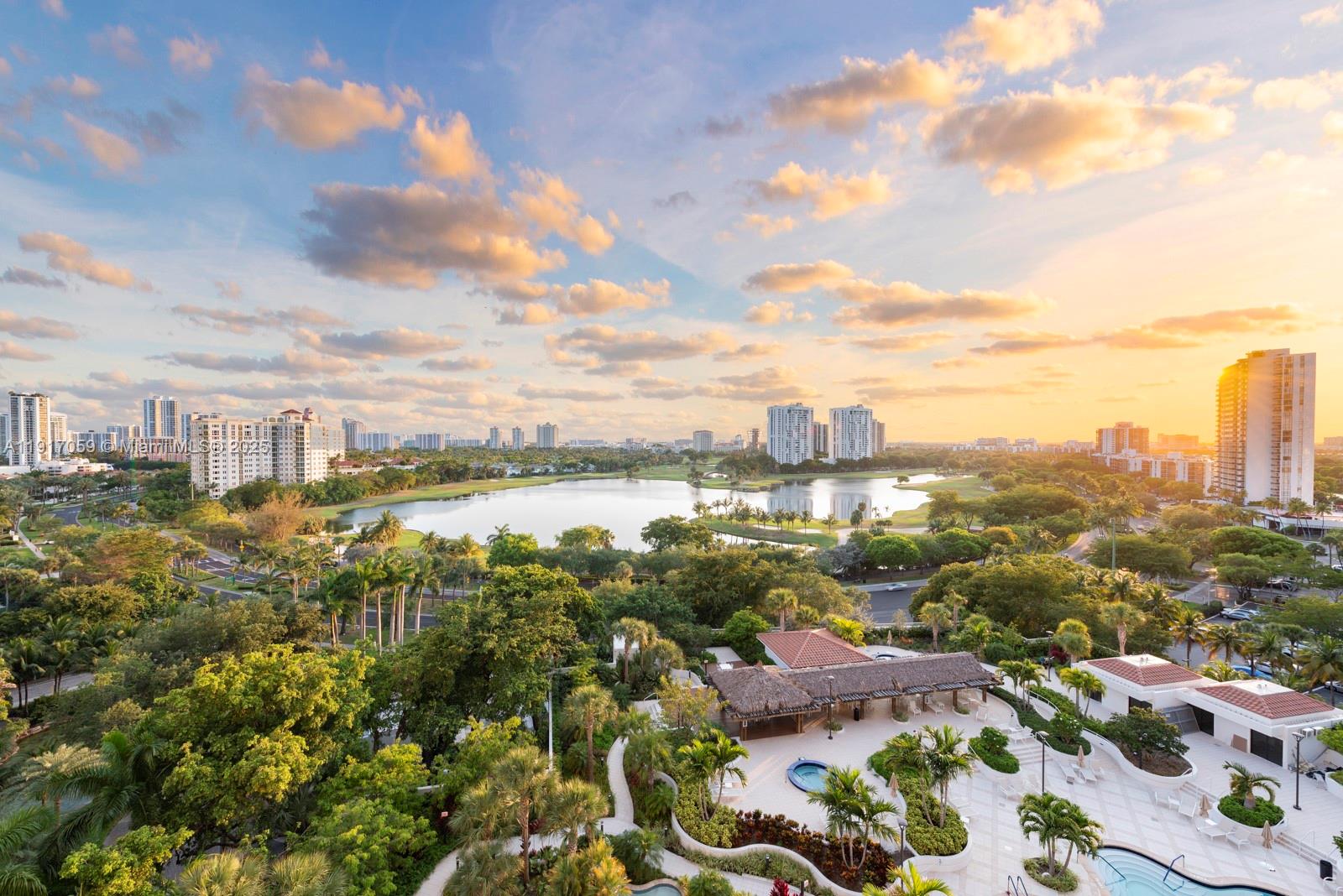 HAMPTONS WEST - Residential