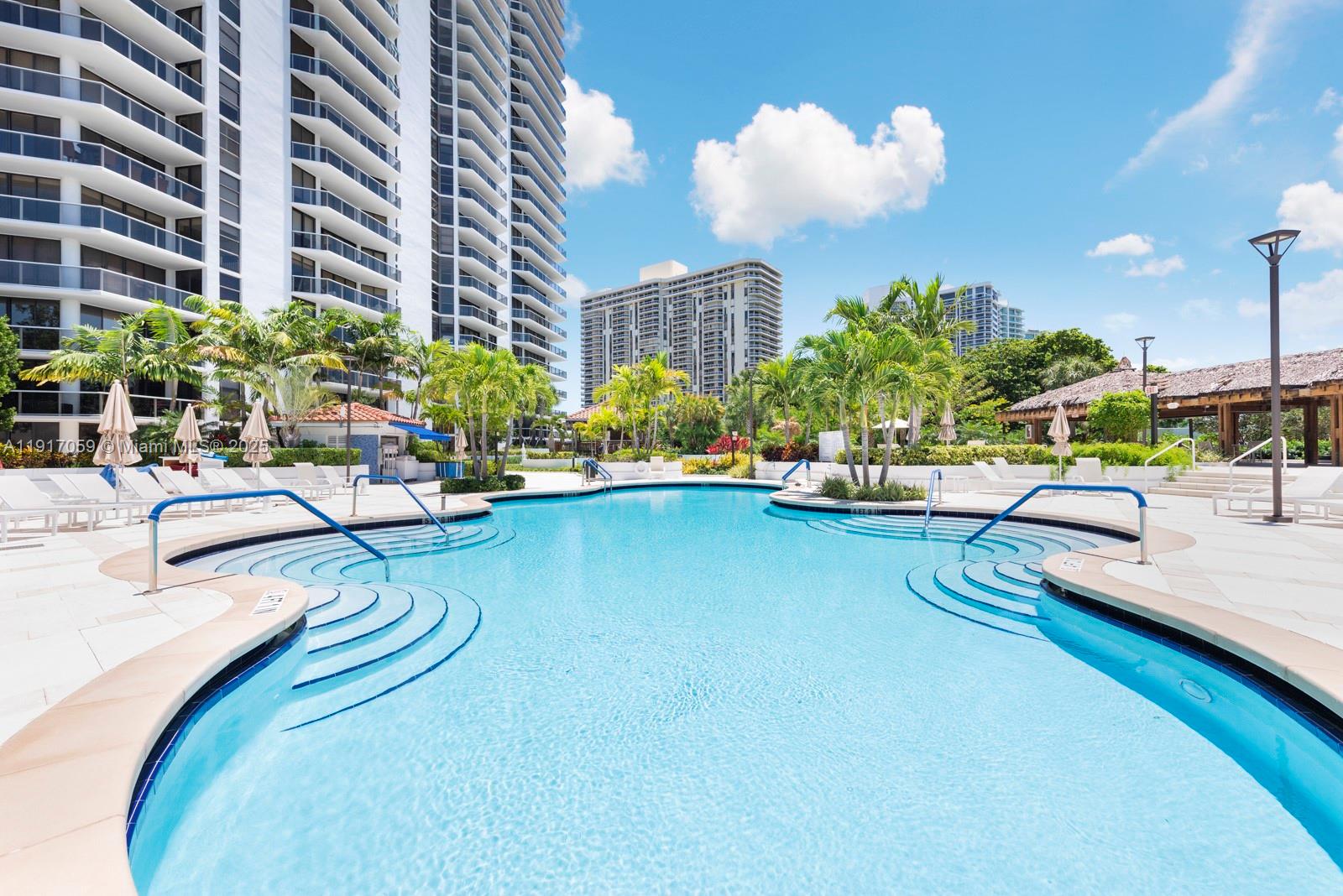 HAMPTONS WEST - Residential