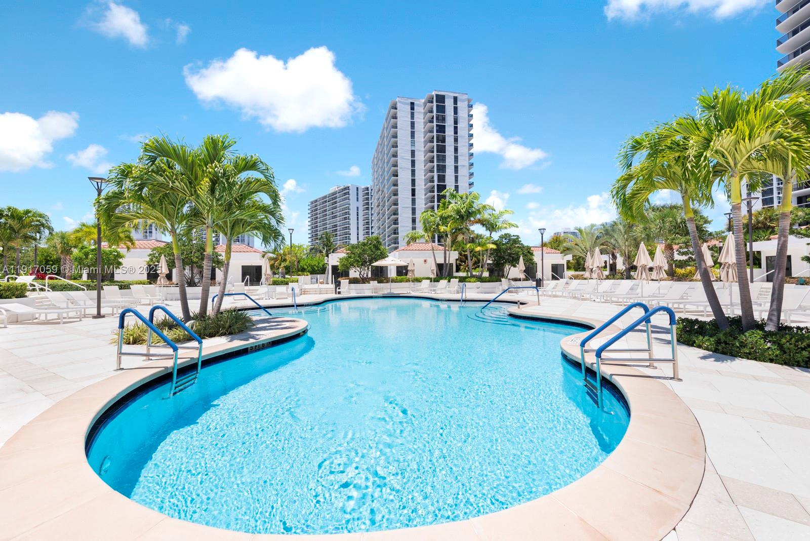 HAMPTONS WEST - Residential