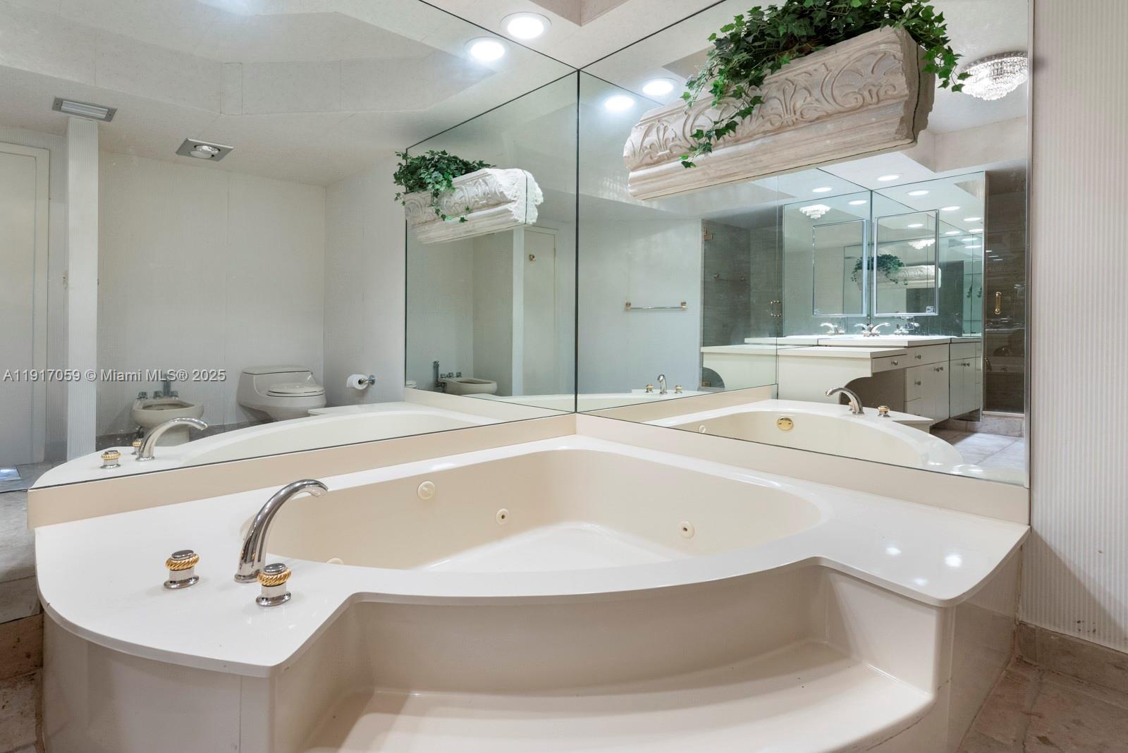 HAMPTONS WEST - Residential