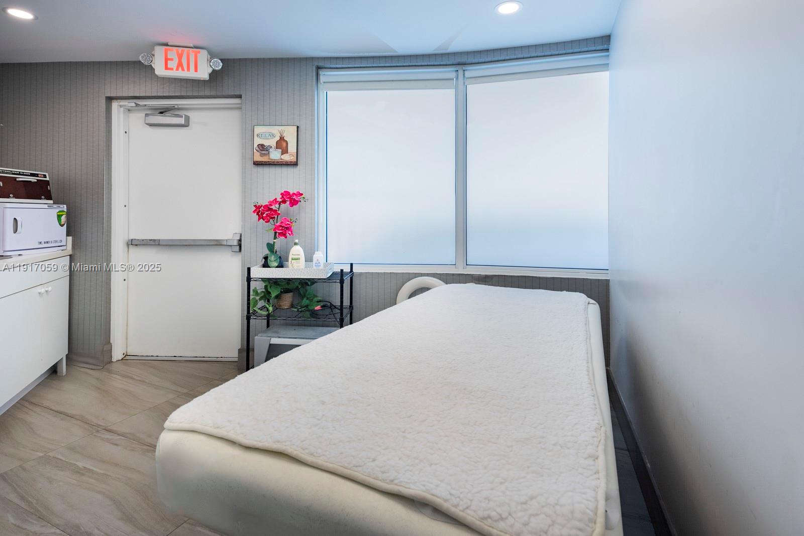 HAMPTONS WEST - Residential