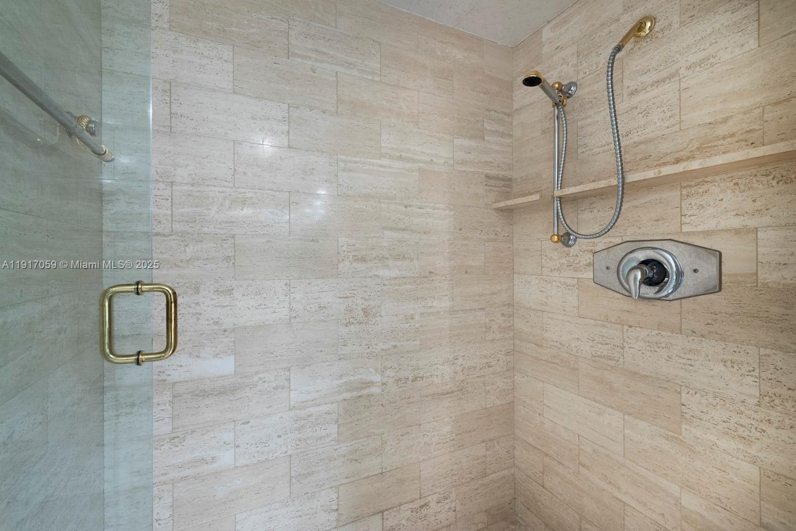 HAMPTONS WEST - Residential