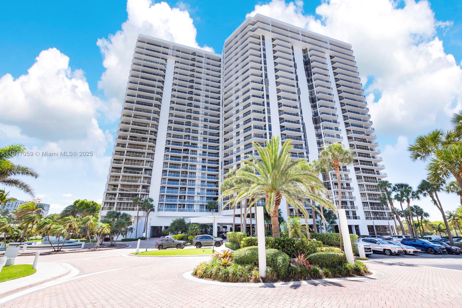 HAMPTONS WEST - Residential