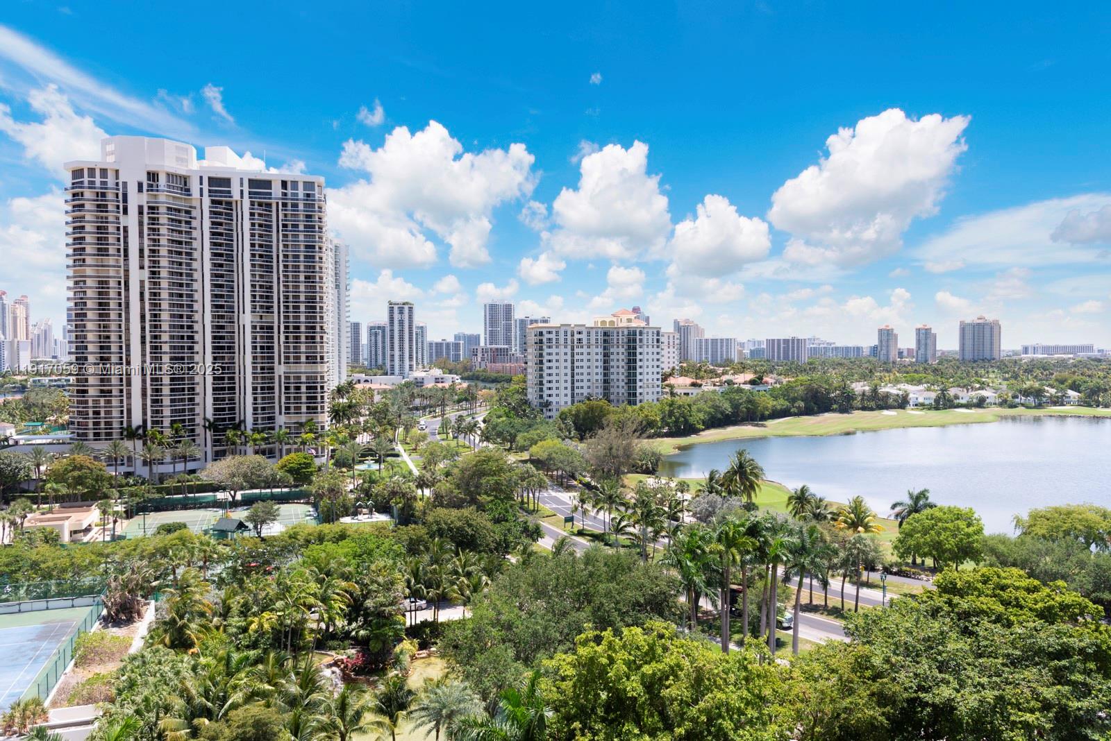 HAMPTONS WEST - Residential