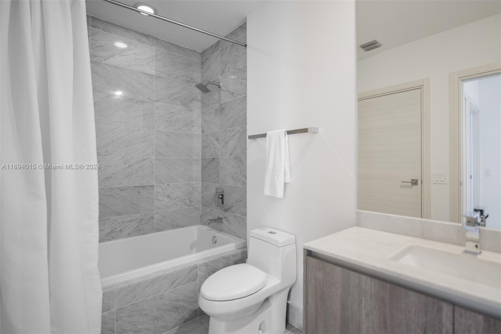 801 SMA RESIDENCES CONDO - Residential