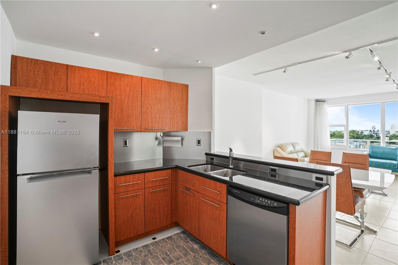 CORAL RIDGE TOWERS SOUTH - Residential