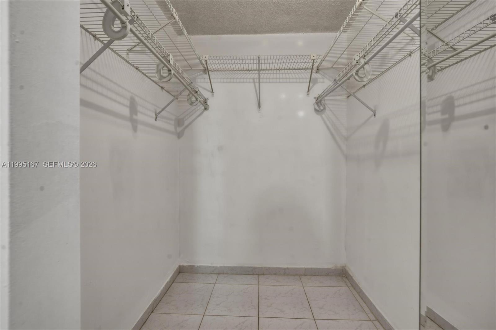 CALUSA CLUB VILG BLDG C N - Residential