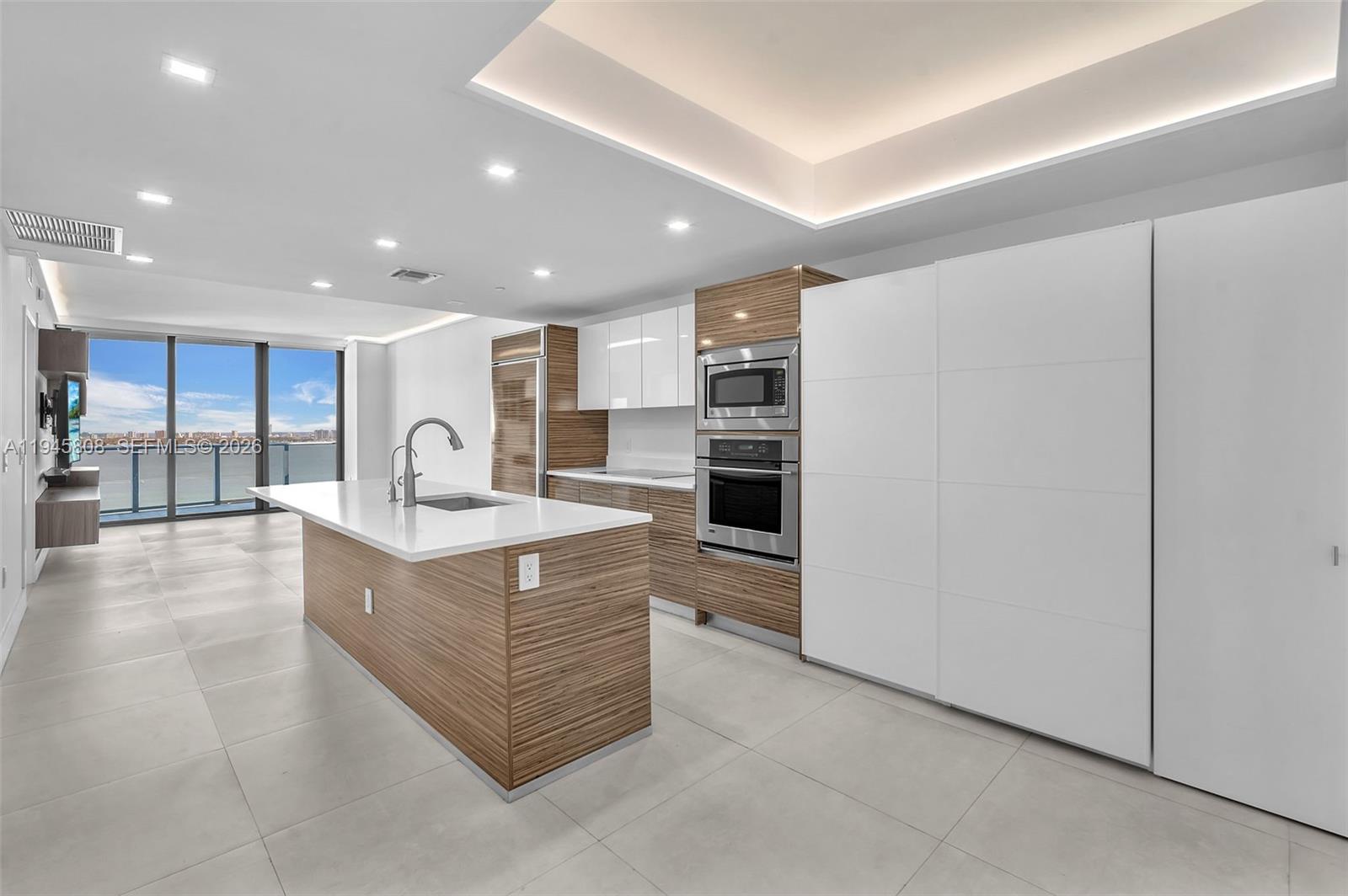 ICON BAY CONDO - Residential