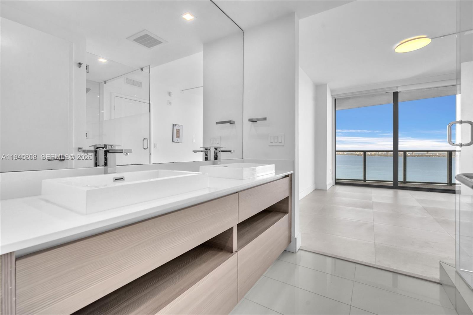 ICON BAY CONDO - Residential