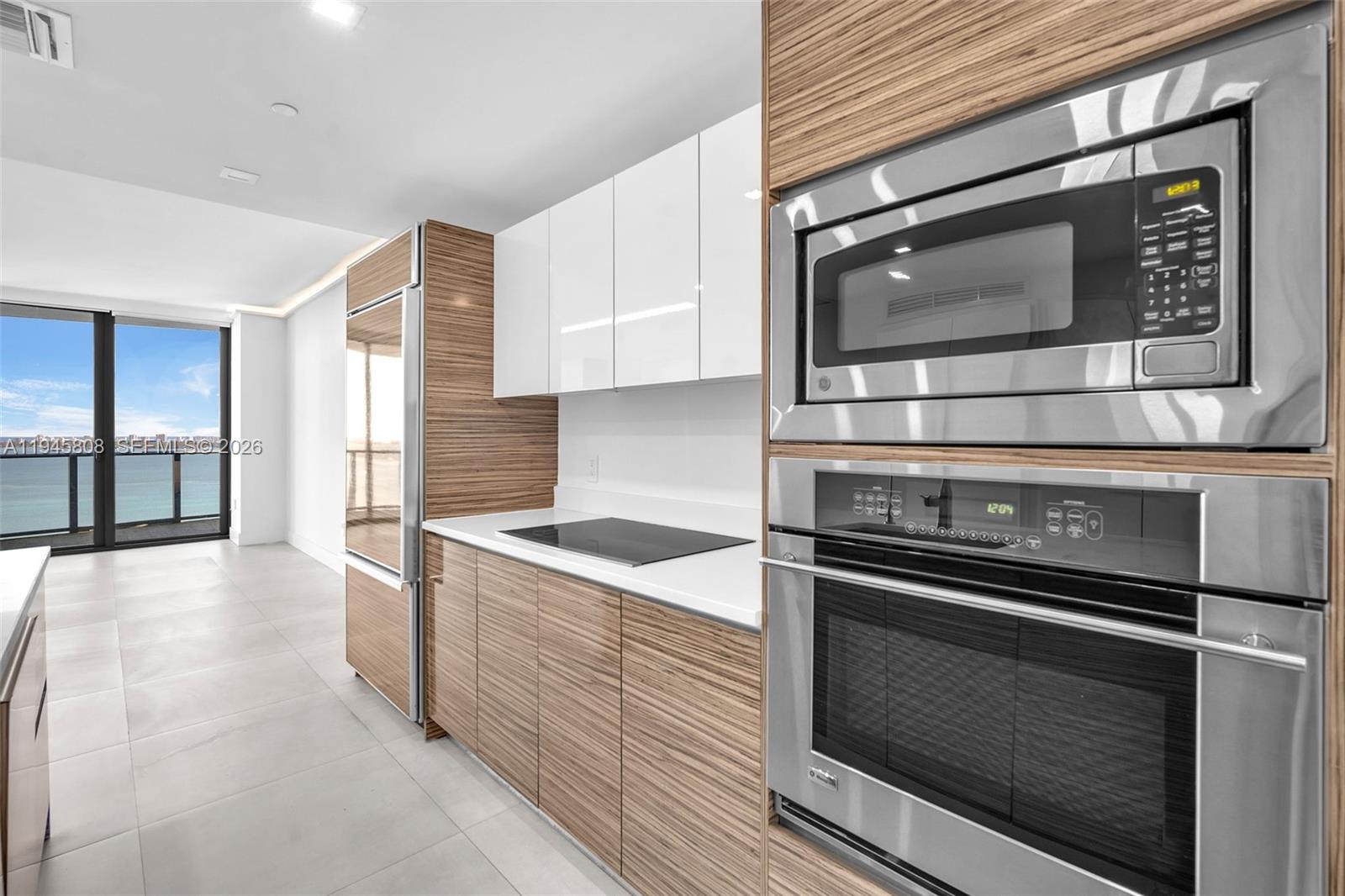 ICON BAY CONDO - Residential