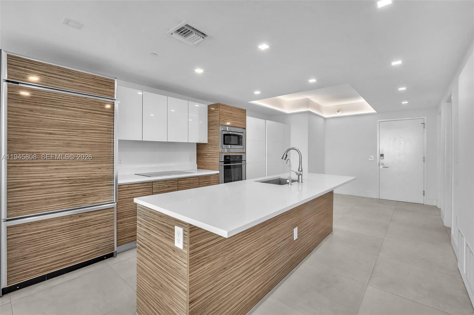 ICON BAY CONDO - Residential