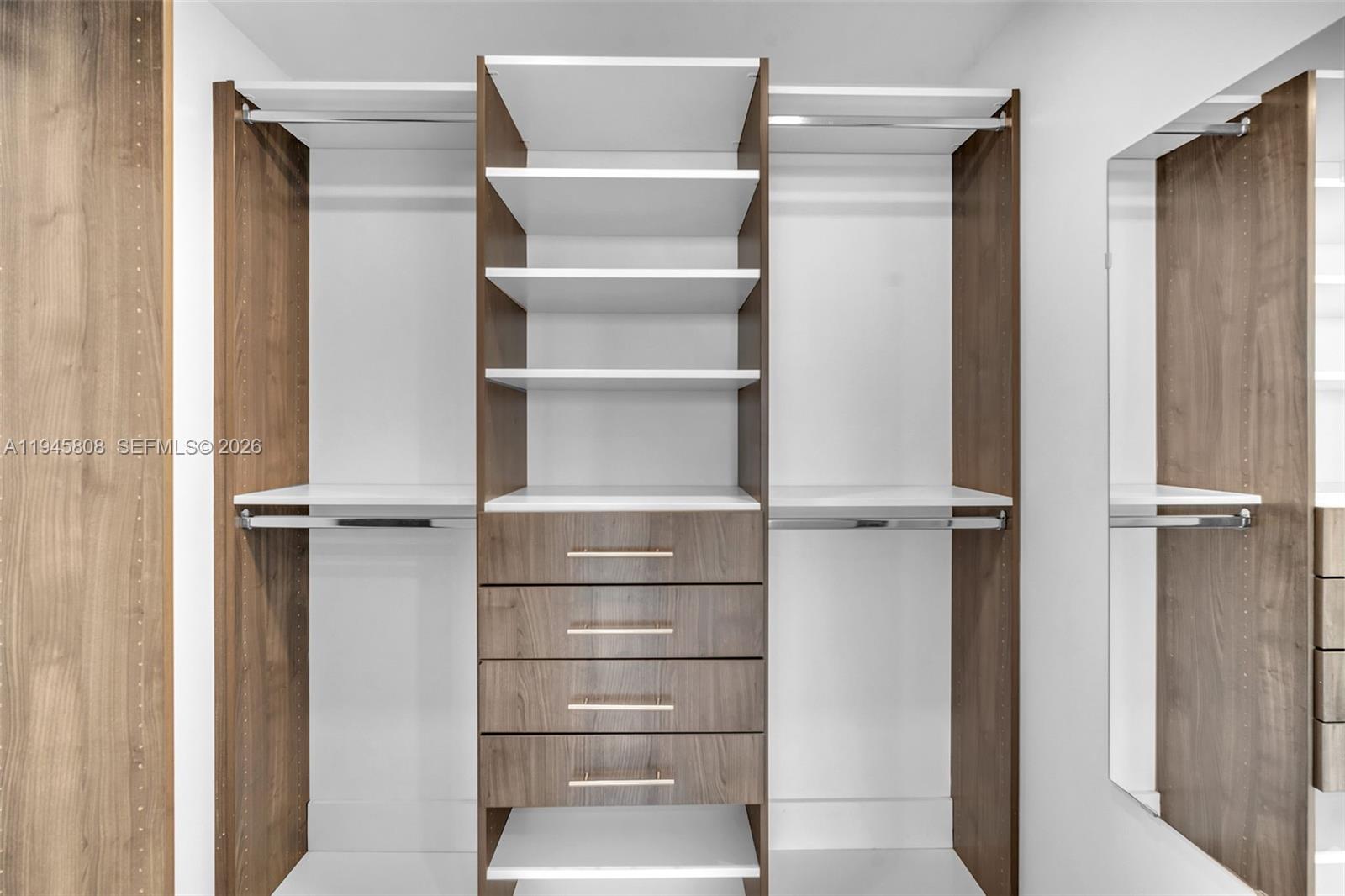 ICON BAY CONDO - Residential