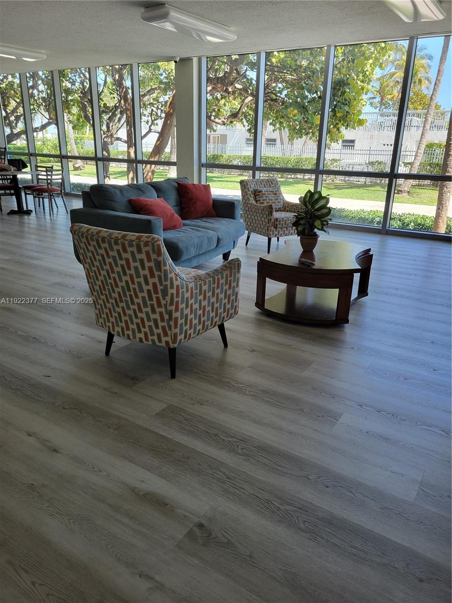 MIRASOL OCEAN TOWERS COND - Residential