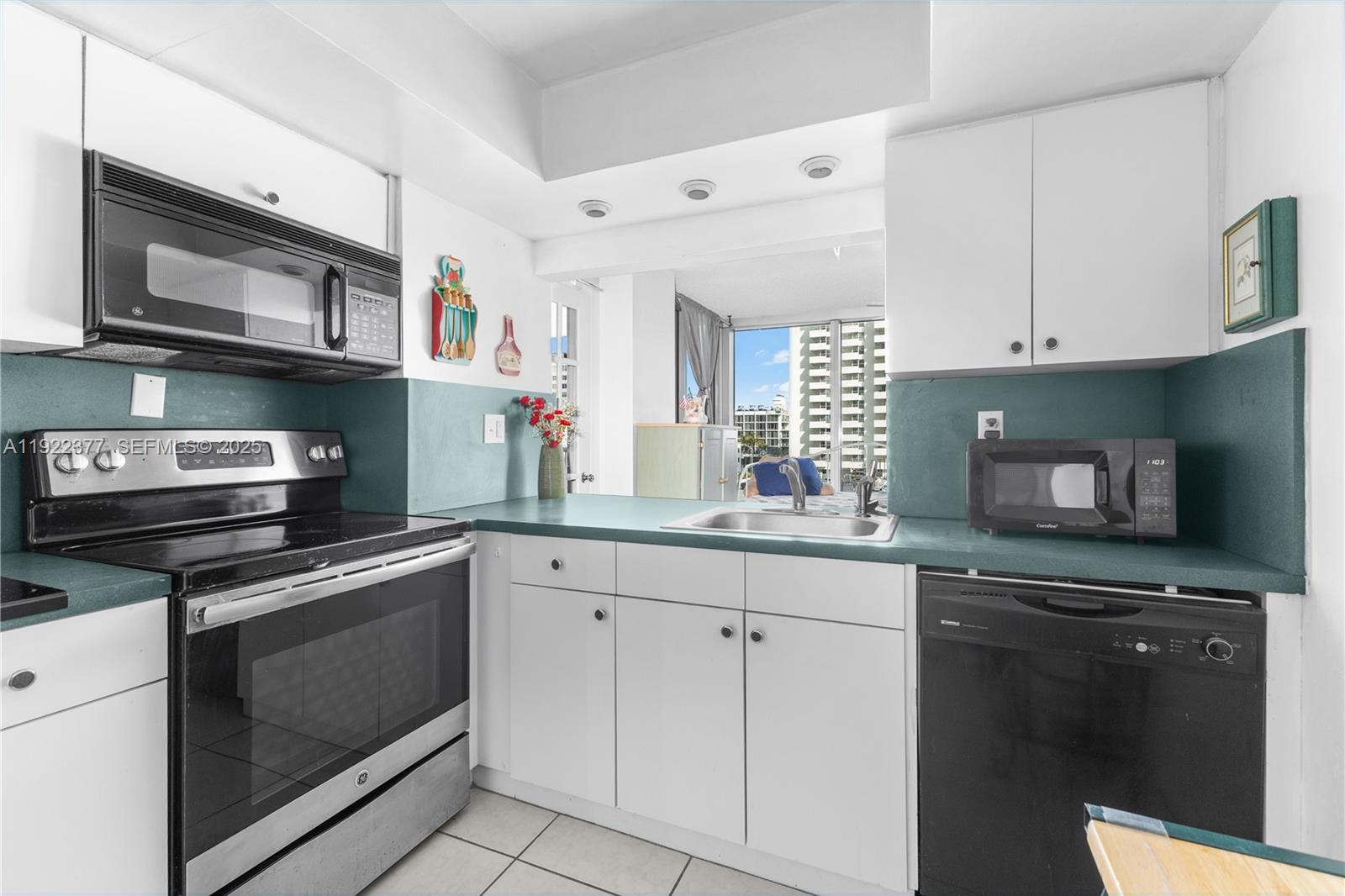 MIRASOL OCEAN TOWERS COND - Residential