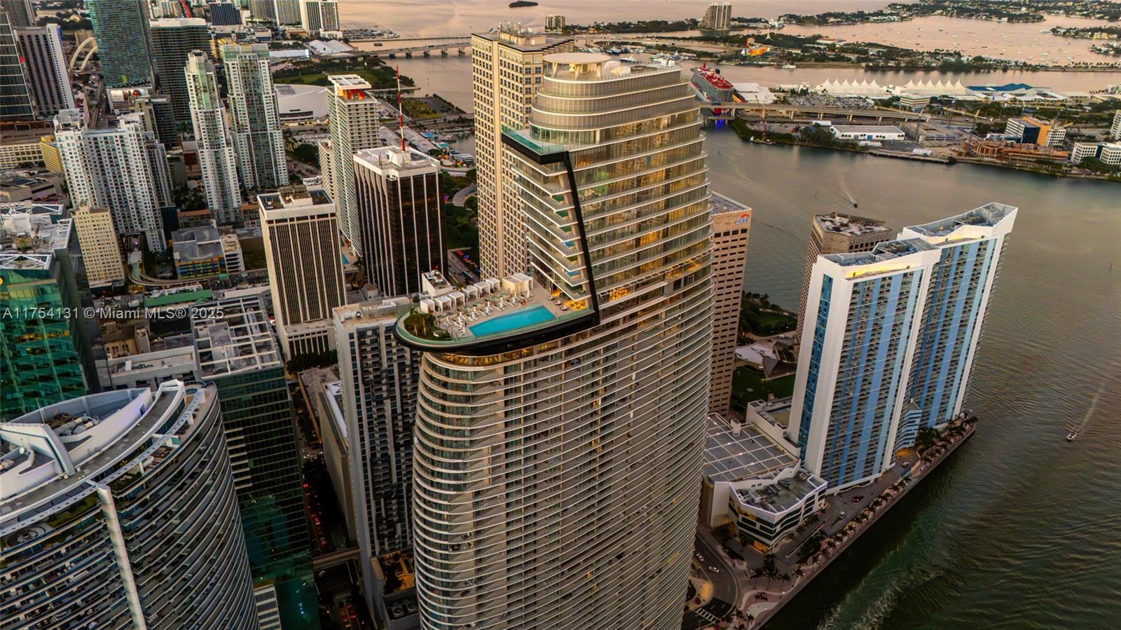 ASTON MARTIN RESIDENCES - Residential