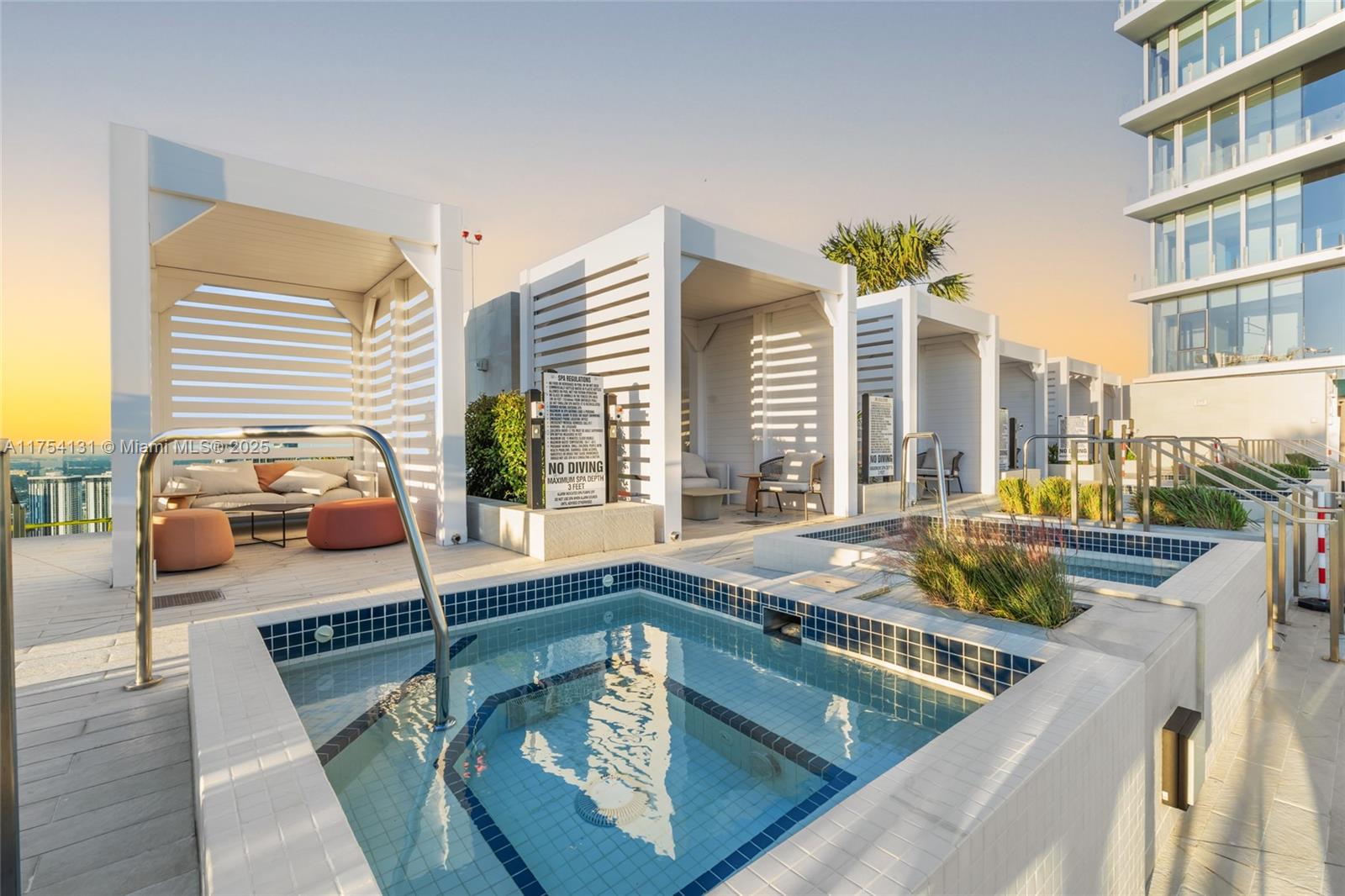 ASTON MARTIN RESIDENCES - Residential