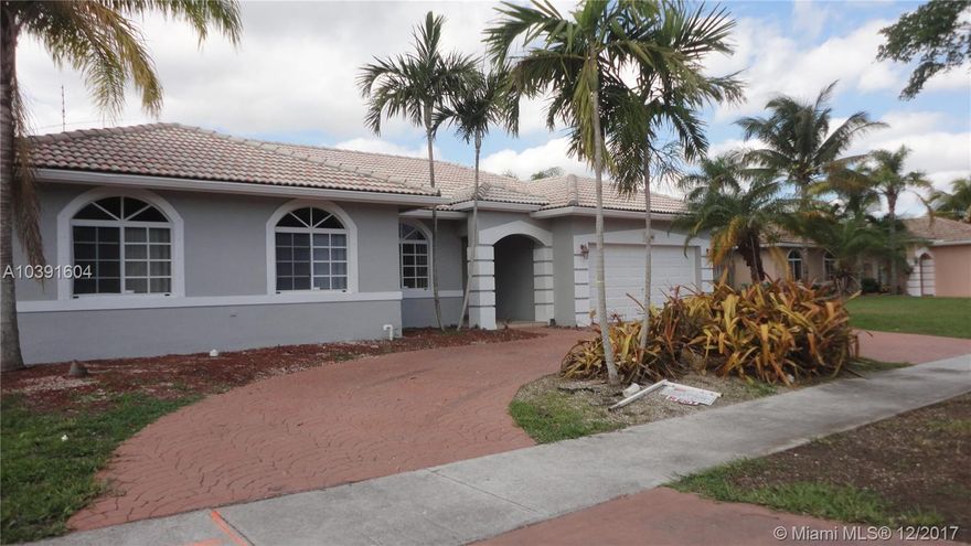 Beautiful 4 bedroom / 2 bathroom, 2 car garage moving conditions property for rent with huge clear blue pool with hot Jacuzzi for family gathering, very ample floor plan with living, dinning and family room combination open to huge kitchen with granite counter top, enjoy everything this home can offer to you, gorgeous terraza under roof looking the pool also very, very big back yard with room for a Boat, Truck, RV, Bus and more room for bigger things, nice side circle drive way for at lot cars,
Moving conditions, First month, Last month, security deposit, police report, credit report and rental application form fill up. do not way no more rent this property now, or will be too late.