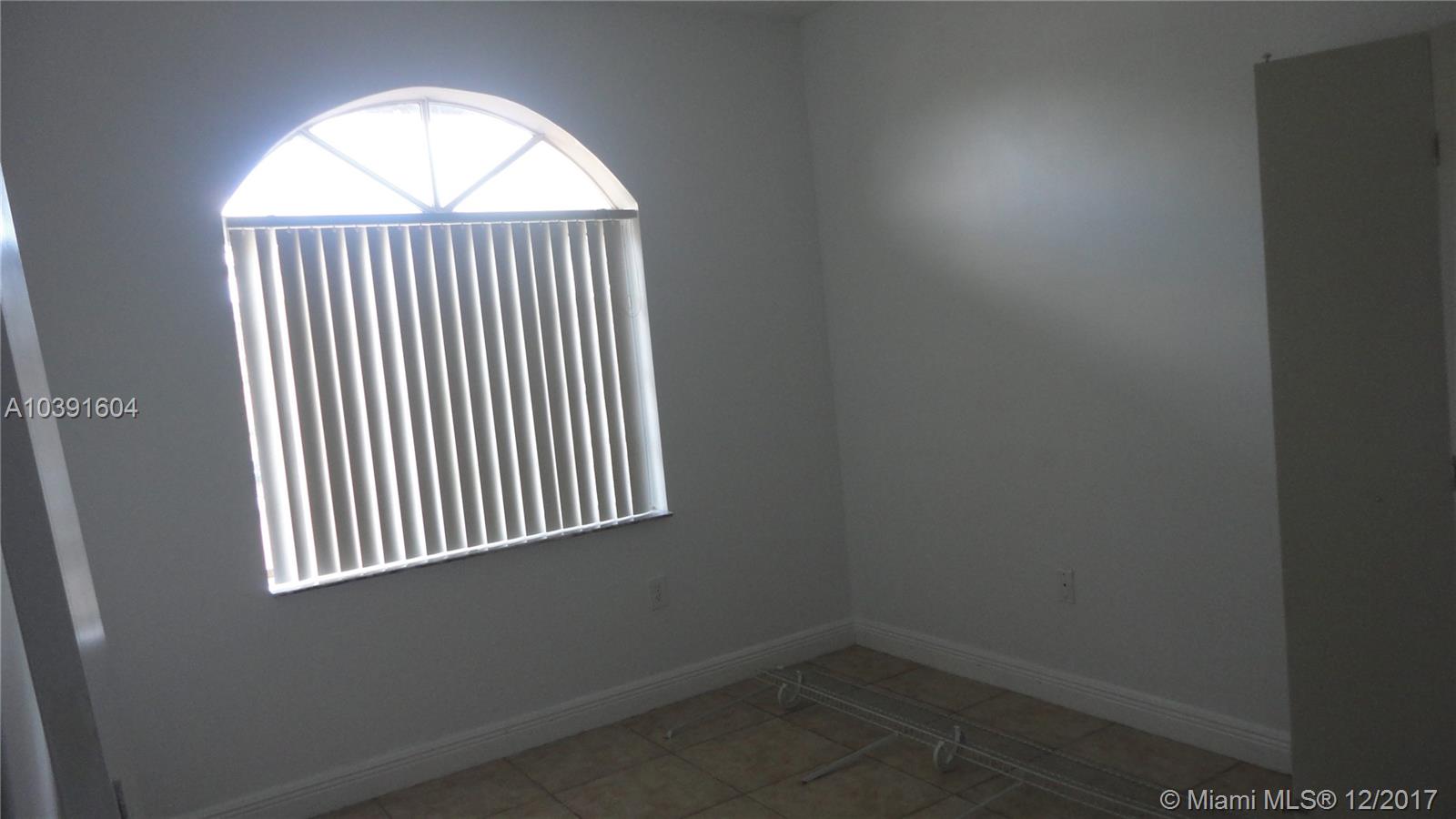 VALENCIA GROVES ESTATES - Residential Lease